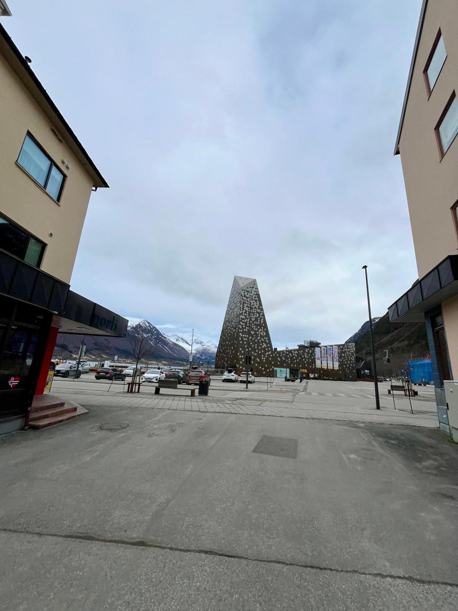 Apartment In The Heart Of Åndalsnes Екстериор снимка